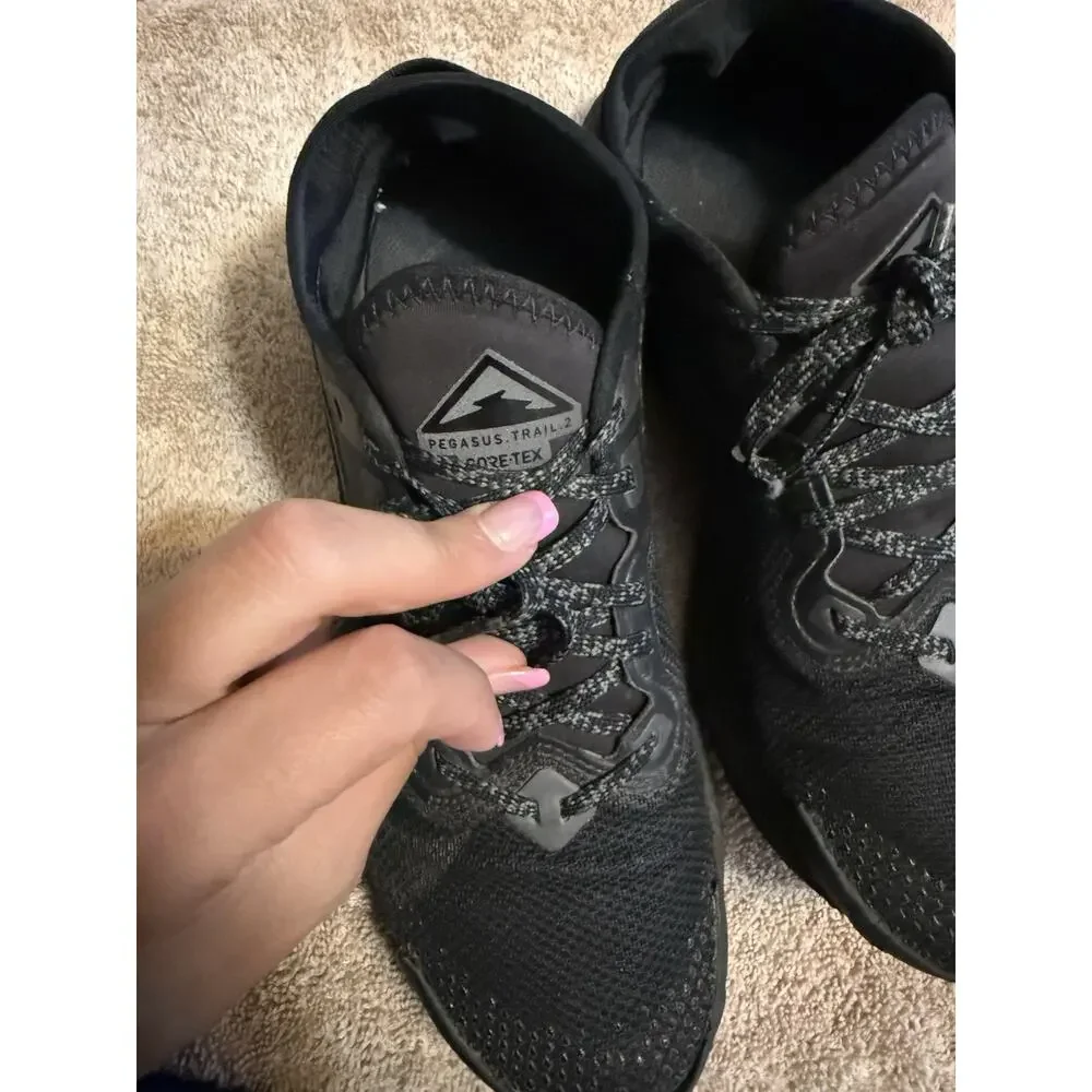 Nike Women’s Pegasus Trail 2 GORE-TEX Low Top Sneakers Black